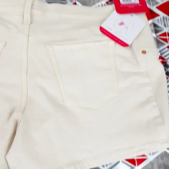 Isabel Maternity Midi Shorts With Expandable Side Panels Cream Sz 12/31 - Picture 3 of 8